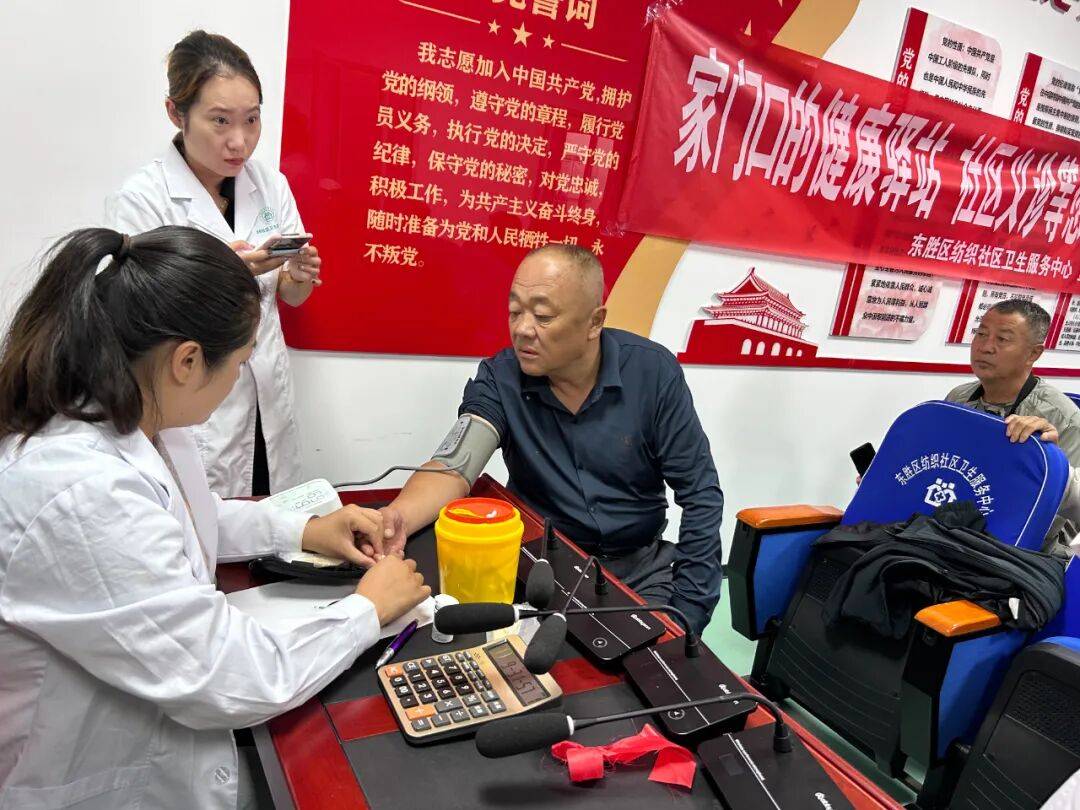 健康驛站服務(wù)暖人心 家門口的義診等您來